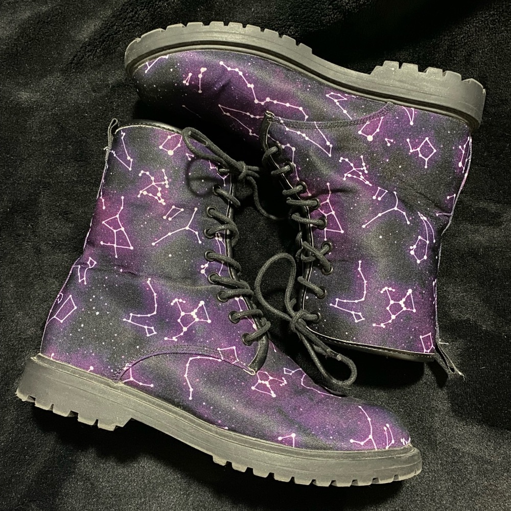 Hot topic galaxy constellation boots